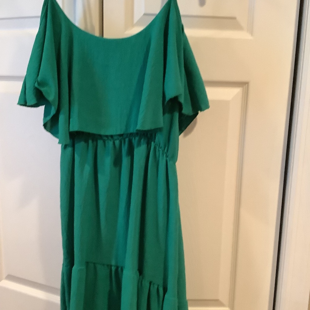 Dress from Italy.BRAND NEW SLEEVELESS DRESS pretty design.